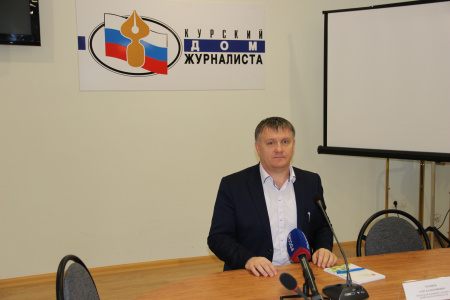 Председатель Комитета лесного хозяйства Курской области Олег Поляков рассказал региональным СМИ об охране хвойных насаждений