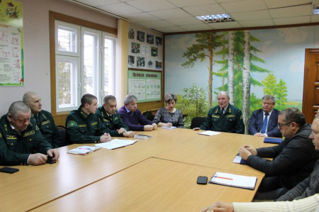 В Жуковском районе Брянской области прошло совещание, посвященное итогам охраны лесов от пожаров в 2019 году и подготовке к пожароопасному сезону 2020 года