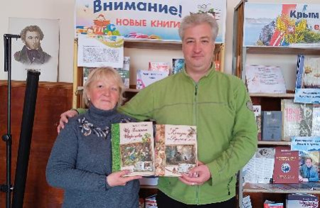 Проект «Лесовик-затейник» поздравил сельскую библиотеку в Крыму